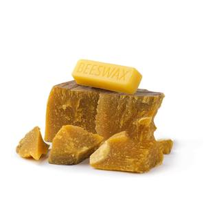 La cire d'abeille jaune raffinée est idéale pour la fabrication de bougies de savon et de baume à lèvres de qualité supérieure disponible à l'achat en ligne - Product Image 1