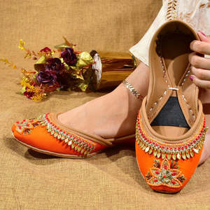 รองเท้าเมห์นดีแบบใหม่ ดีไซน์แฟนซี ประดับด้วยหิน งานแฮนด์เมด รองเท้าผู้หญิงแบบแบน สำหรับใส่ในบ้านและนอกบ้าน งานปาร์ตี้ รองเท้าคุสซา ขายส่ง รับผลิตแบบ OEM ODM - Product Image 1
