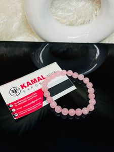 Bracelet élastique fait main en perles de cristal de quartz rose rondes de 8 mm du Gujarat - Protection spirituelle et croissance des qualités semi-précieuses - Product Image 5