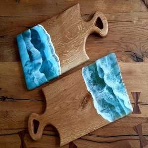 Planche à découper de luxe en résine et bois d'acacia, motif vague marine bleue, plateau de service en époxy, plateau à fromages et charcuteries, vente en gros - Product Image 3
