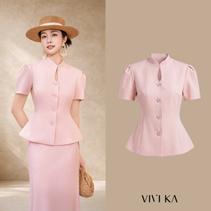 Blusa Elegante Rosa para Mujer con Cuello Mandarín y Abertura en el Escote, Estilo Peplum, para Oficina o Casual, Corte Entallado, Transpirable, DORIS - Product Image 1