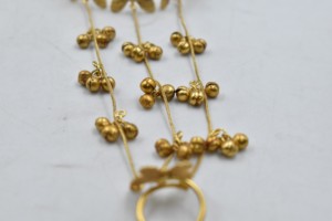 Bracelet de main papillon en laiton plaqué or Hathphool, bijou de poignet perlé floral pour femme, idéal pour les soirées - Product Image 4