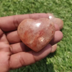 Ornement en cristal sculpté en forme de cœur en pierre de soleil naturelle, rose, pour la guérison et la décoration, cadeau - Product Image 3