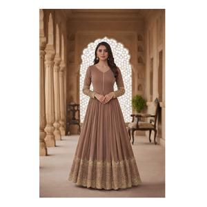 Ensemble traditionnel indien Anarkali, conçu pour les mariages, les événements culturels et les élégantes réunions familiales, disponible en gros. - Product Image 1