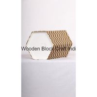 Poubelle décorative hexagonale en bois, fabriquée à la main au Rajasthan, Inde, avec couvercle roulant, motif géométrique, écologique