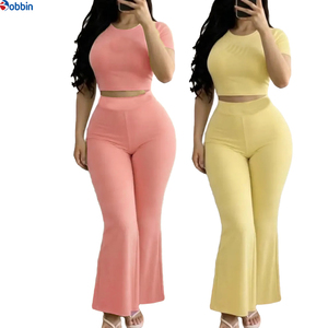 Conjunto Deportivo Casual para Mujer con Logotipo Personalizado, Top Corto y Pantalones Anchos de Cintura Alta con Corte Ajustado - Product Image 2