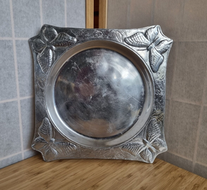 Assiette de Présentation Carrée Argentée Brillante Faite à la Main avec Motif en Relief – Style Minimaliste Occidental – Meilleure Vente - Product Image 3