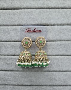 Elegantes Pendientes Jhumka Chapados en Oro Antiguo, Pendientes Jhumki con Perlas y Piedras Kundan Tradicionales Indias, Joyería Étnica para Mujer - Product Image 4