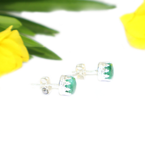 Vintage Style Fancy Shape 7 MM Dyed Emerald Gemstone Silver Plated Crown <b>Stud</b> <b>Earrings</b> For Women Girls Wholesale Bulk Jewelry - Product Image 5