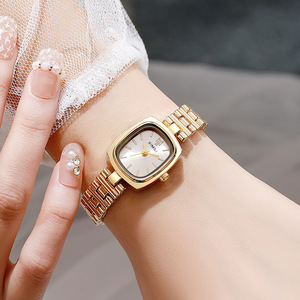 นาฬิกาข้อมือผู้หญิงทรงสี่เหลี่ยมเล็ก สไตล์มินิมอล สีทอง สำหรับสุภาพสตรี - Product Image 6