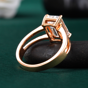 แหวนหมั้นทองคำโรสโกลด์ 14K ประดับเพชรแล็บโกรว์ทรงเอเมอรัลด์ 3.01 กะรัต ดีไซน์แบบแยกก้าน - Product Image 3