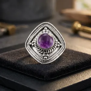 Anillo de Cóctel Geométrico de Plata 925 con Amatista Natural en Engaste Biselado, Estilo Vintage, Unisex, para Uso Diario - Product Image 4