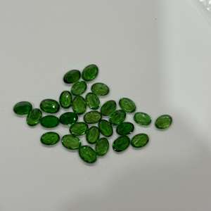 Pierres précieuses naturelles de tsavorite de haute qualité, calibrées, taille ovale 7x5mm, grenat vert pur, vente en gros, pierres de qualité AAA - Product Image 5