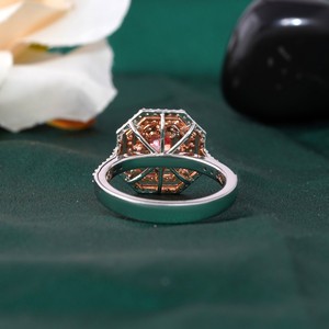 Anillo de Diamante Rojo Intenso de 0.53 CT con Halo Radiante, Cultivado en Laboratorio, Oro de 14K, Buen Corte, para Compromiso o Regalo - Product Image 4
