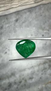 Esmeralda Zambiana Natural Certificada por GIA de 4.65 Ct, Corte Corazón, Gema Verde Suelta para Anillo, Colgante, Joyería Fina, Venta al Por Mayor - Product Image 3