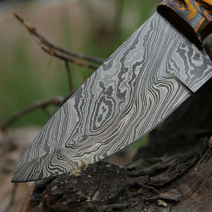 Couteau de chasse en acier Damas avec logo personnalisé, design à lame pleine et manche en bois naturel pour les acheteurs OEM - Product Image 3