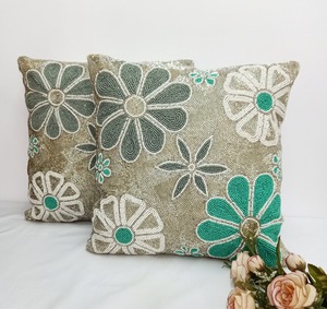 Funda de cojín navideña con cuentas, diseño de bastón de caramelo y menta, funda de almohada decorativa hecha a mano para decoración del hogar en las fiestas. - Product Image 5