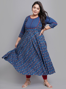 Blue Cotton Pintucks Anarkali Kurti With Floral <b>Print</b> Round Neck And Three Quarter Sleeves For Plus Size Women's Wear - Product Image 5