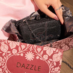 Pochettes pour femmes sur mesure en gros, service OEM, haute qualité, portables, style tendance, avec bouton perlé, pompon et diamants - Product Image 5