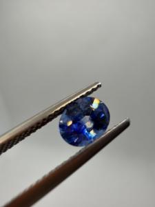 Zafiro Azul Real Natural AAA, Corte Ovalado, 1.25ct, 6.5x5.5x4mm, Facetado, Tratado Térmicamente, con Cambio de Color, Suelto, de Ceilán, para Joyería Personalizada - Product Image 2
