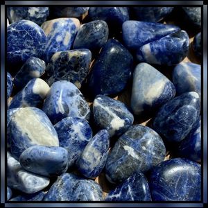 Pierres précieuses en cristal de sodalite naturelle de meilleure qualité pierres de guérison pour la décoration pierres dégringolées en gros à vendre - Product Image 4