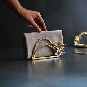 Support de serviettes en métal Glamour, finition dorée, porte-boîte à mouchoirs sur pied, accessoire décoratif pour table de cuisine, décoration intérieure - Product Image 5
