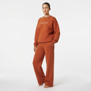 Conjunto de Chándal Casual para Mujer al por Mayor: Sudadera de Manga Larga con Hombros Caídos, Cuello Redondo y Pedrería, y Pantalones de Pierna Ancha - Product Image 2