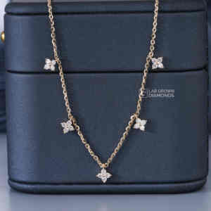 Colgante de Lujo con Moissanita de Corte Redondo en Oro Amarillo de 14K para Mujer con Veinte Piedras Brillantes que Pesan 0.35 Quilates en Total - Product Image 6