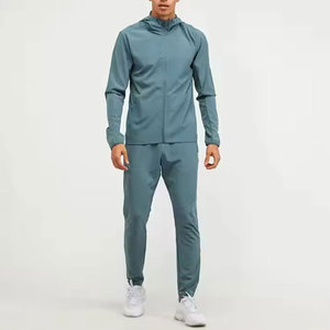 Ensemble coupe-vent décontracté uni avec fermeture éclair pour homme – Veste et pantalon de sport respirants, légers et confortables (2 pièces) - Product Image 1