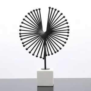 Sculpture abstraite en métal doré de luxe, motif tourbillon, figurine à rubans entrelacés, centre de table géométrique moderne, base en marbre noir - Product Image 5
