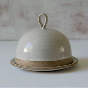 Recipiente para Mantequilla Artesanal en Forma de Domo con Tapa y Asa, Plato Ancho para Servir, Acabado Liso y Elegante, Recipiente para Guardar Mantequilla en la Cocina - Product Image 5