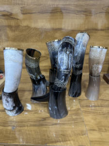 Cuerno para beber vikingo hecho a mano de búfalo genuino con soporte Cuerno de buey de búfalo Venta directa de fábrica del fabricante - Product Image 3