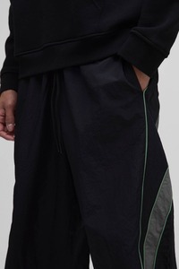 2026 Pantalon de jogging pour homme, coupe oversize, taille haute, jambe large, coupe-vent en nylon, avec empiècements latéraux, pour la gym, l'entraînement, la course et le sport - Product Image 5