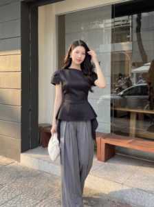 กางเกงขายาวทรงตรงเอวสูงสีเทาสำหรับผู้หญิง จีบคู่ ทรงสวย ใส่สบาย เหมาะสำหรับใส่ทำงาน  ODM ผ้าไม่ยับ ไม่เป็นขุย - Product Image 3