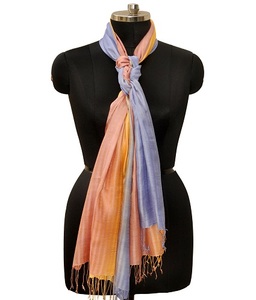 Proveedor indio de chales de la mejor calidad, bufanda de lujo más vendida disponible a un precio razonable, bufandas largas de jacquard tejidas en color liso. - Product Image 4