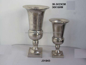 Jarrones ovalados fundidos en acabado rugoso, decoración del hogar, decoración de mesa, florero de Metal de Azora Industries - Product Image 3