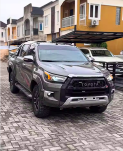 Para Hilux 4x4 Turbo AWD, Camioneta de Gasolina Usada con Asientos de Cuero R18 - Product Image 4