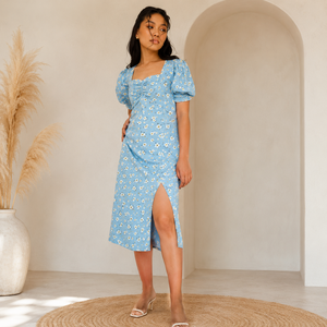 Robe midi tissée à imprimé floral bleu, col carré, manches courtes, ajustée, ourlet froncé, fente, style décontracté d'été en coton, style doux - Product Image 1
