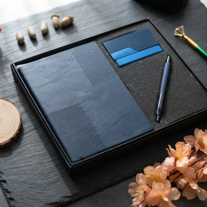 Ensemble cadeau de luxe Aurelux : agenda en cuir relié, porte-cartes, stylo, papeterie de bureau haut de gamme, planificateur d'affaires, bleu, 192 pages - Product Image 5