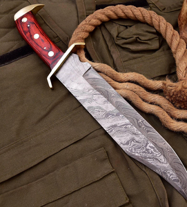 Cuchillo de Bolsillo de Acero de Damasco de Grado Industrial Hecho a Mano con Mango de Madera y Funda de Cuero para Uso en Campamentos - Product Image 4