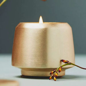 Porte-bougie décoratif en métal pour salon, chambre, table à manger et style d'intérieur moderne - Product Image 1