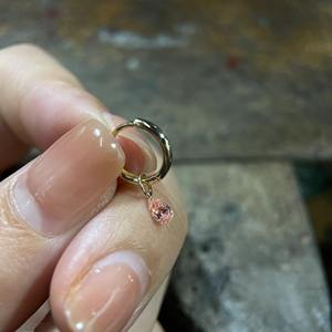 Boucles d'oreilles créoles en or rose 14 carats avec diamant de laboratoire en forme de poire et breloque diamant flottant pour femme, cadeau pour fête ou fête des Mères - Product Image 6