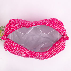 Pochette de maquillage portable de luxe rose matelassée, grande capacité, faite à la main, écologique, imprimée au bloc, lavable - Product Image 5