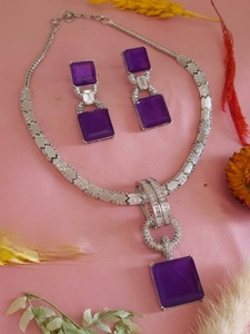 Ensemble collier et boucles d'oreilles longues en laiton plaqué argent de qualité supérieure, orné de pierres en zircon CZ, pour femmes, design classique, pour mariage/fête - Product Image 3