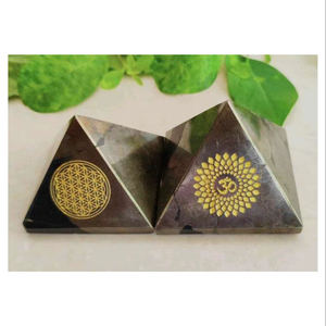 Pyramide en pyrite gravée en gros, pierre précieuse pour la décoration intérieure, propriétés curatives, qualité export, pyramide en cristal de labradorite - Product Image 1
