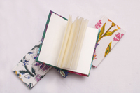 Carnet de notes avec couverture en tissu à imprimé floral – Journal floral fait main – Carnet pour cadeaux, écriture et décoration intérieure.