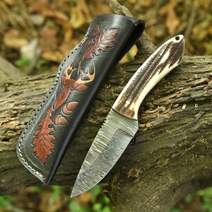 Couteau de chasse en acier Damas Premium Pasha Enterprises, manche en bois de cerf, étui en cuir, personnalisable OEM/ODM, qualité industrielle - Product Image 1