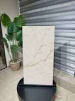 Carrelage en porcelaine effet quartzite Cristallo Quartzite Oro Luxury Cream Gold, 600x1200mm, épaisseur 8,5mm, pour piscine