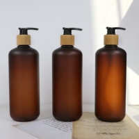 Botol Kosmetik PET Amber Ramah Lingkungan dengan Tutup Bambu Berukir Khusus - 60-500ml Kemasan Berkelanjutan untuk Lotion dan Sampo