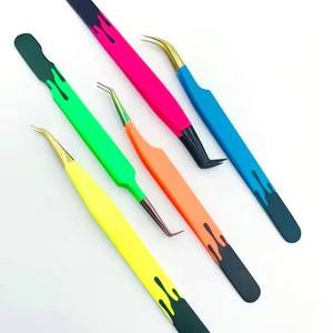 Pinzas de Plástico Coloridas para Pestañas con Punta Suave y Diseño de Precisión para una Aplicación Fácil - Product Image 2